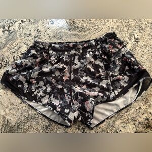Lululemon Athletica Black and White Floral shorts women 12 tall